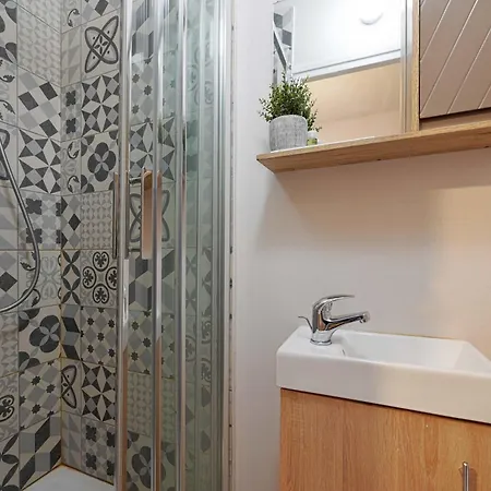 Apartment Perfectly Situated Next To Canal St Martin Paris